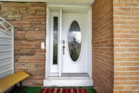 Photo 3 at 3289 Victory Crescent, Malton, Mississauga