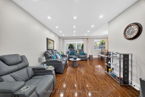 Photo 4 at 3289 Victory Crescent, Malton, Mississauga