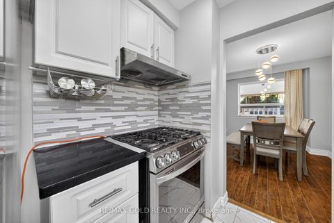 Photo 8 at 3289 Victory Crescent, Malton, Mississauga