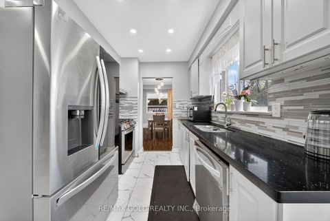 Photo 9 at 3289 Victory Crescent, Malton, Mississauga