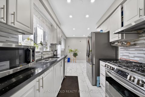 Photo 10 at 3289 Victory Crescent, Malton, Mississauga