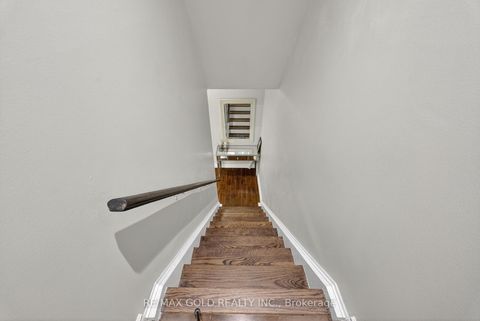 Photo 13 at 3289 Victory Crescent, Malton, Mississauga