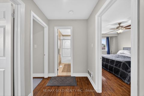 Photo 14 at 3289 Victory Crescent, Malton, Mississauga