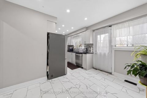 Photo 23 at 3289 Victory Crescent, Malton, Mississauga