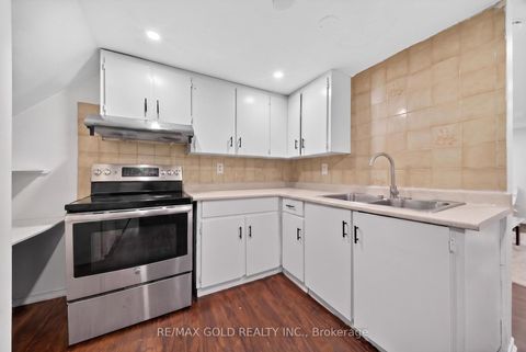 Photo 25 at 3289 Victory Crescent, Malton, Mississauga