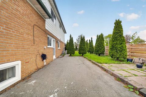 Photo 38 at 3289 Victory Crescent, Malton, Mississauga