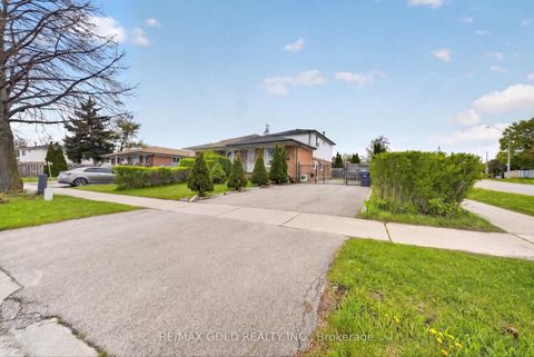 Photo 41 at 3289 Victory Crescent, Malton, Mississauga