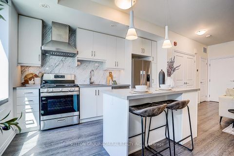 Photo 9 at 18 - 85 Eastwood Park Gardens, Long Branch, Toronto