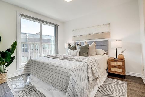 Photo 15 at 18 - 85 Eastwood Park Gardens, Long Branch, Toronto