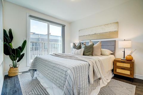 Photo 16 at 18 - 85 Eastwood Park Gardens, Long Branch, Toronto