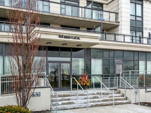 Photo 3 at 1705 - 840 QUEENS PLATE Drive, Clairville, Toronto