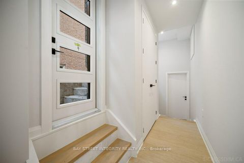 Photo 28 at 207 Ellerslie Avenue, Willowdale West, Toronto