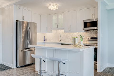 Photo 4 at 1417 - 10 Edgecliff Golfway, Flemingdon Park, Toronto