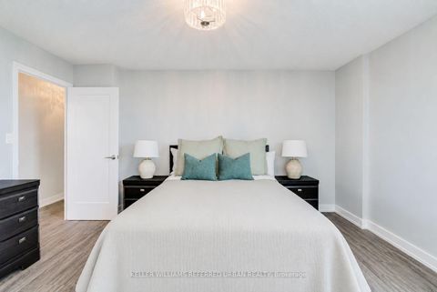 Photo 17 at 1417 - 10 Edgecliff Golfway, Flemingdon Park, Toronto