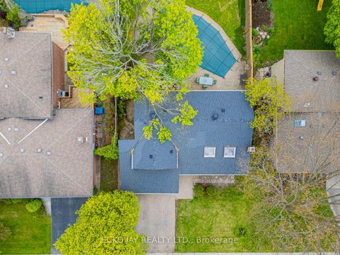 Photo 38 at 27 Silkwood Crescent, Henry Farm, Toronto