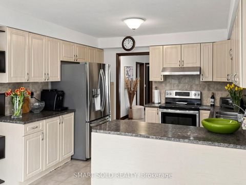 Photo 10 at 14 Marchwood Crescent, Harding, Richmond Hill