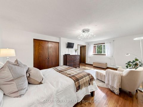 Photo 14 at 14 Marchwood Crescent, Harding, Richmond Hill