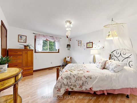 Photo 17 at 14 Marchwood Crescent, Harding, Richmond Hill