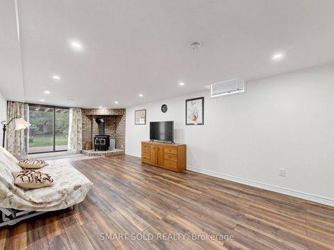 Photo 22 at 14 Marchwood Crescent, Harding, Richmond Hill