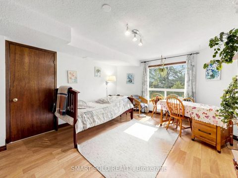Photo 27 at 14 Marchwood Crescent, Harding, Richmond Hill