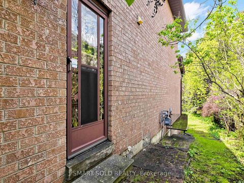 Photo 33 at 14 Marchwood Crescent, Harding, Richmond Hill