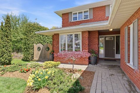 Photo 2 at 293 Blue Heron Drive, Eastdale, Oshawa