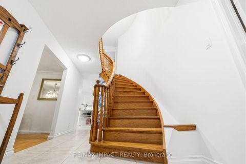 Photo 18 at 293 Blue Heron Drive, Eastdale, Oshawa