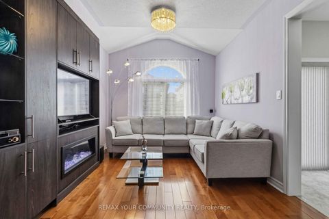Photo 7 at 100 Andes Crescent, Vellore Village, Vaughan