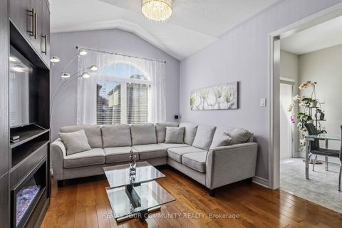 Photo 8 at 100 Andes Crescent, Vellore Village, Vaughan