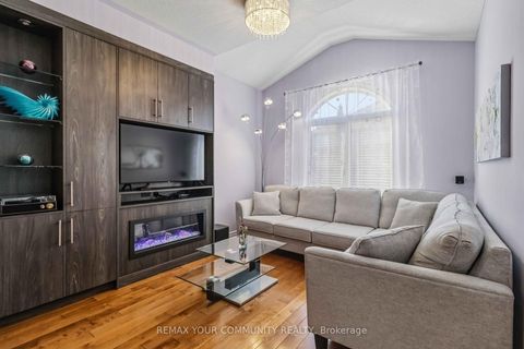 Photo 9 at 100 Andes Crescent, Vellore Village, Vaughan