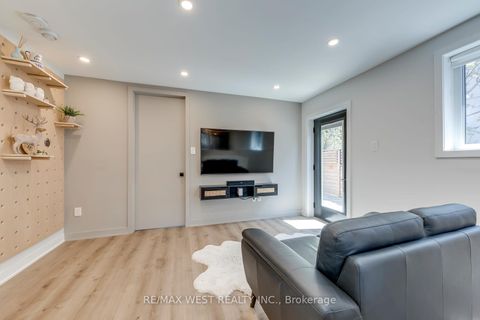 Photo 11 at 145 Bexhill Avenue, Birchmount, Toronto