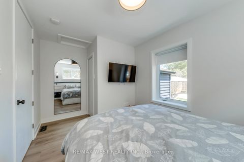 Photo 16 at 145 Bexhill Avenue, Birchmount, Toronto
