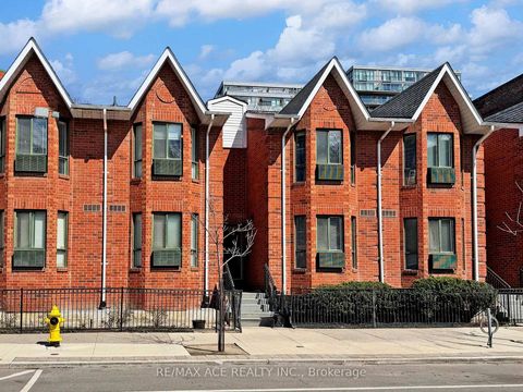 Photo 1 at 14 - 660B Wellington Street W, Niagara, Toronto