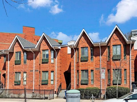 Photo 2 at 14 - 660B Wellington Street W, Niagara, Toronto