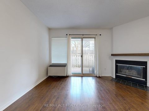 Photo 6 at 14 - 660B Wellington Street W, Niagara, Toronto