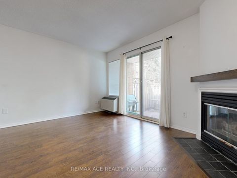 Photo 7 at 14 - 660B Wellington Street W, Niagara, Toronto