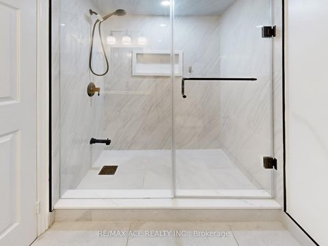Photo 17 at 14 - 660B Wellington Street W, Niagara, Toronto
