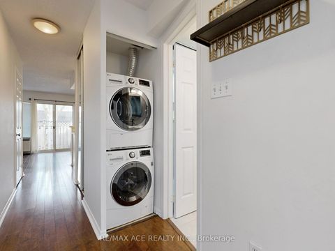 Photo 18 at 14 - 660B Wellington Street W, Niagara, Toronto