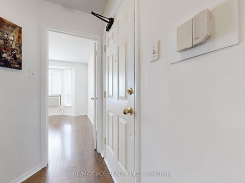 Photo 20 at 14 - 660B Wellington Street W, Niagara, Toronto