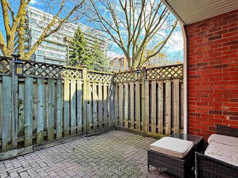 Photo 23 at 14 - 660B Wellington Street W, Niagara, Toronto