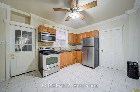 Photo 16 at 170 Wallace Avenue, Junction, Toronto