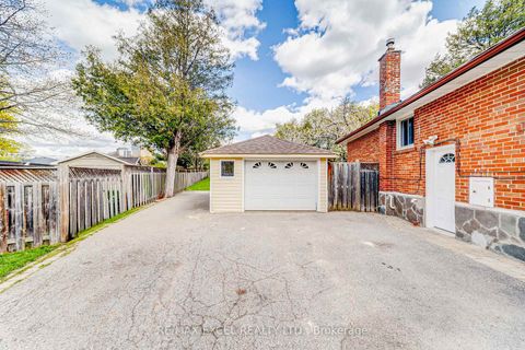 Photo 2 at 51 Tordale Crescent, Bendale, Toronto