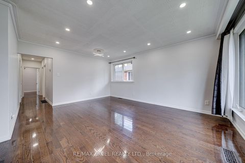 Photo 4 at 51 Tordale Crescent, Bendale, Toronto