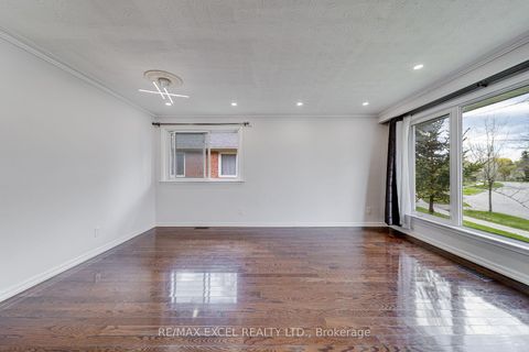 Photo 5 at 51 Tordale Crescent, Bendale, Toronto