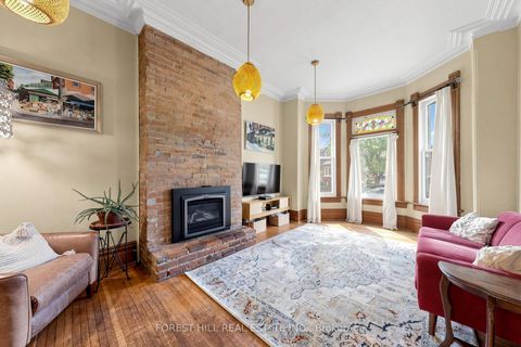 Photo 2 at 58 Nassau Street, Chinatown, Toronto
