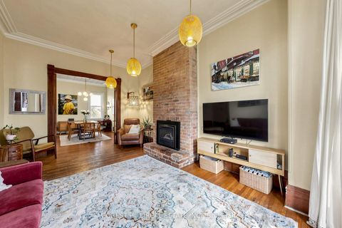 Photo 3 at 58 Nassau Street, Chinatown, Toronto