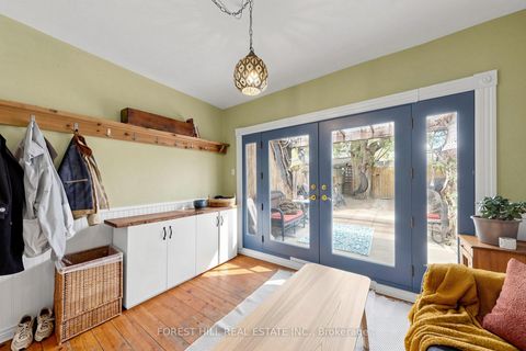 Photo 10 at 58 Nassau Street, Chinatown, Toronto