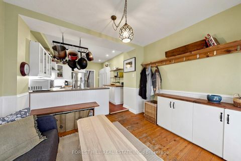 Photo 11 at 58 Nassau Street, Chinatown, Toronto