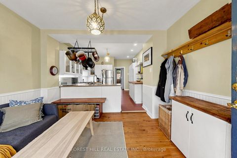 Photo 12 at 58 Nassau Street, Chinatown, Toronto