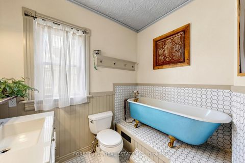Photo 27 at 58 Nassau Street, Chinatown, Toronto